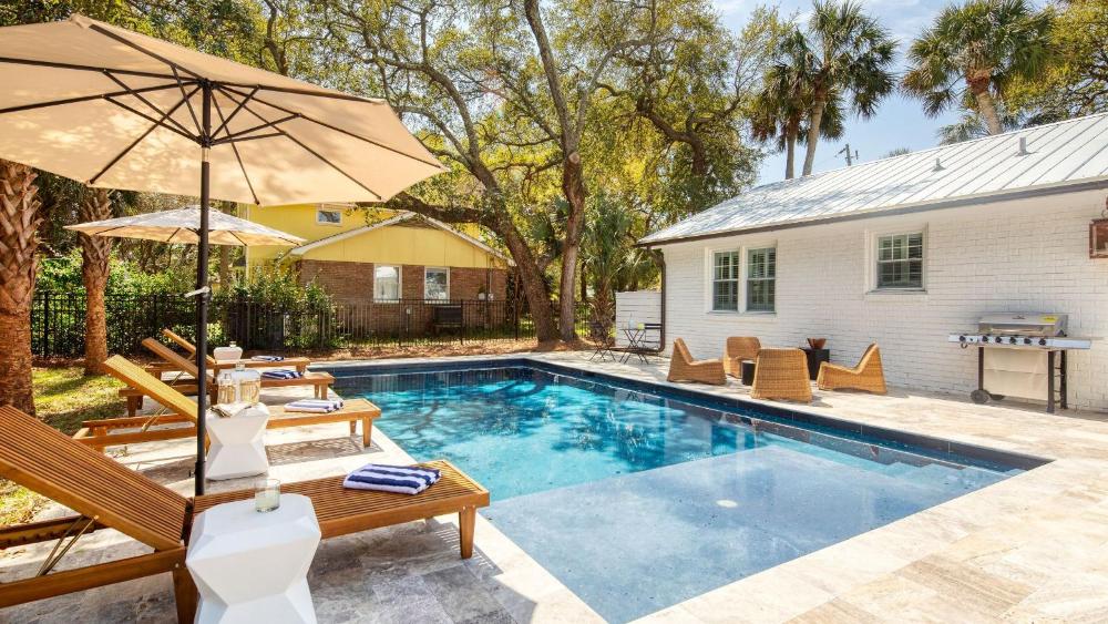 Sawyer by AvantStay Stunning Isle Of Palms Home w Pool